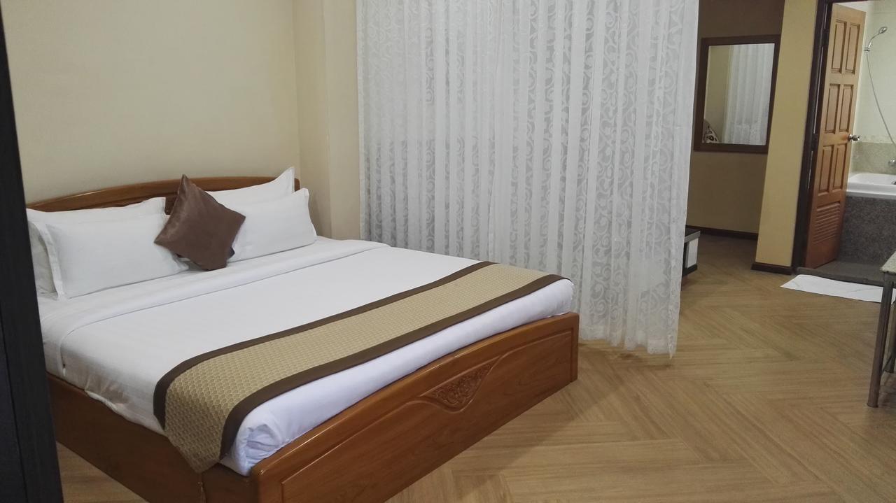 Royal Khattar Hotel Янгон Экстерьер фото